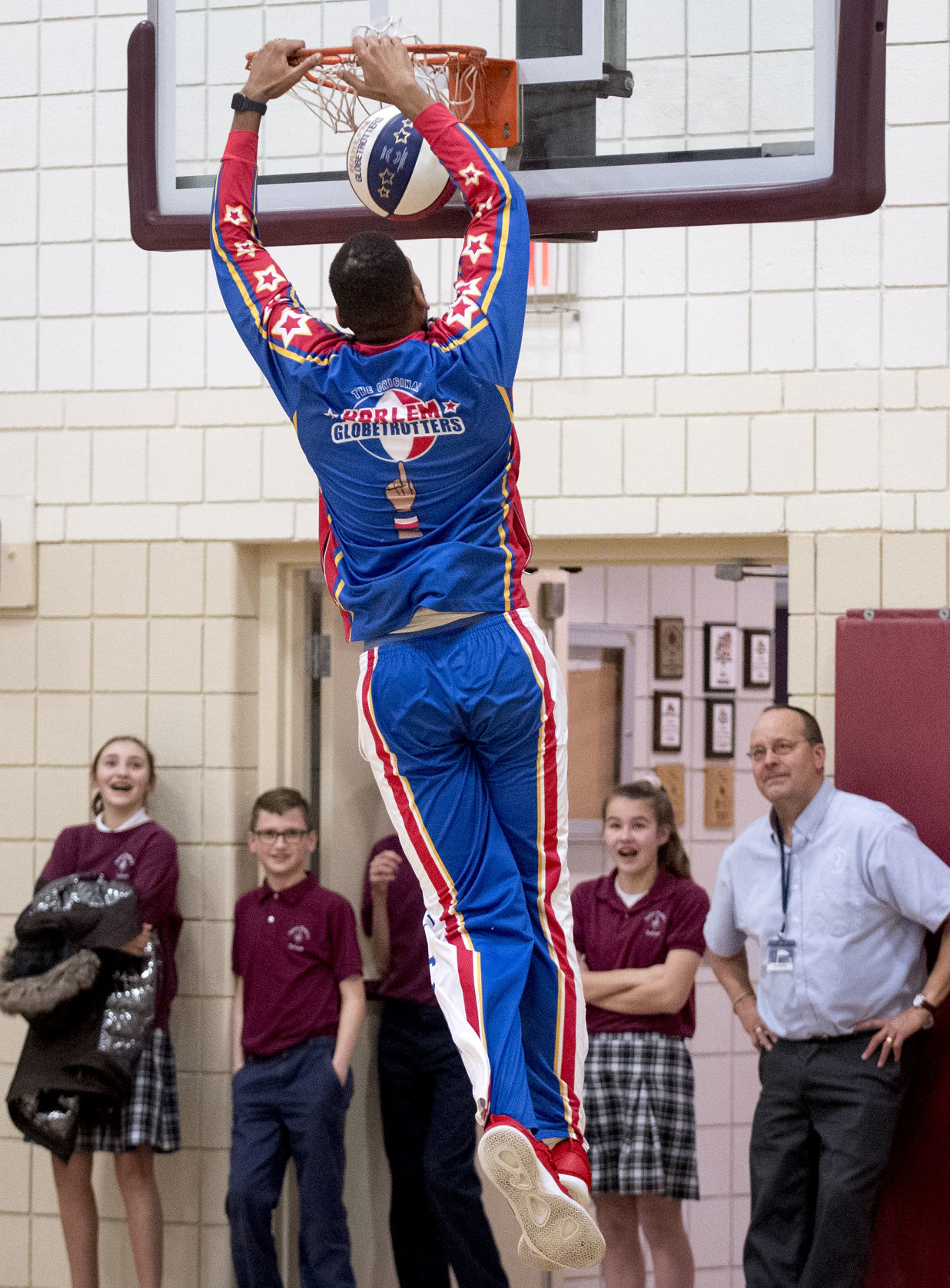 Harlem Globetrotters at St. Peter's Catholic School, 1.23